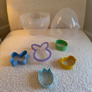 Set of 5 Easter Cookie Cutters with Egg Carrying Case